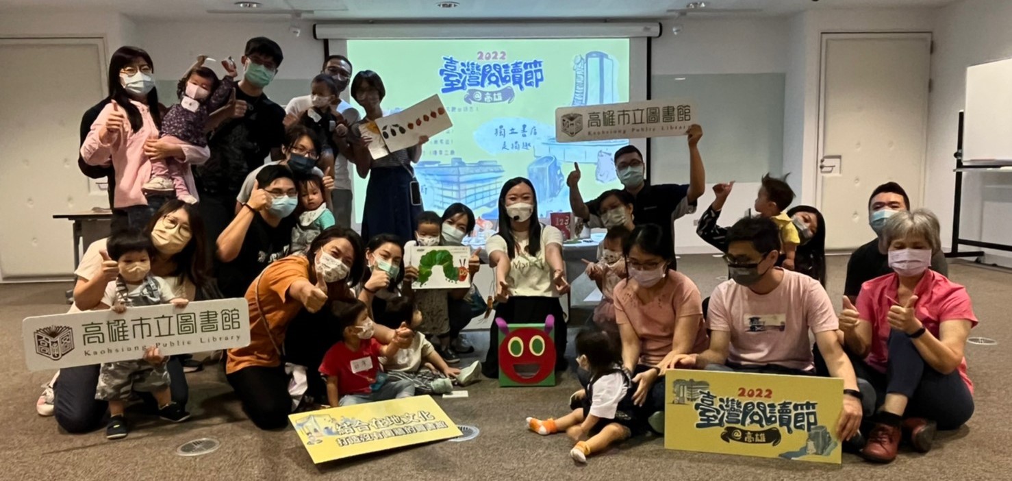 高市圖於臺灣閱讀節當天在總館舉辦「聽故事學台語」，吸引親子參加。