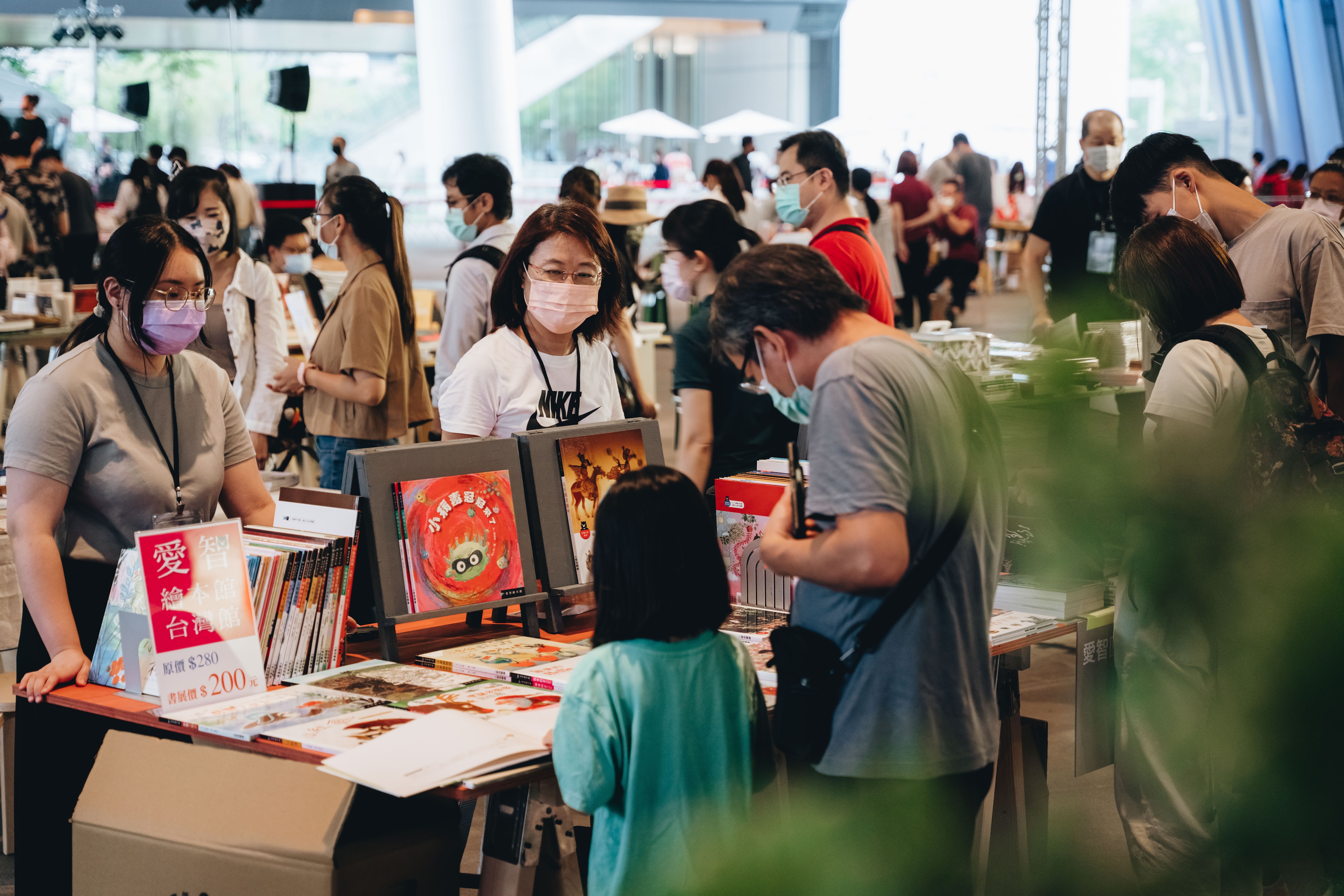 高雄城市書展吸引眾多人潮。