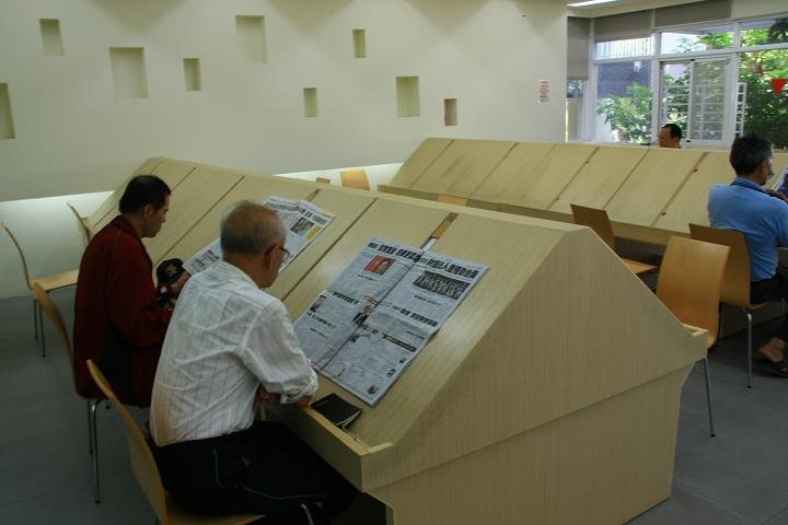 2樓報紙閱讀區