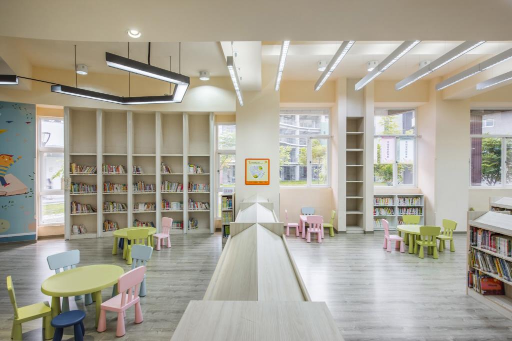 色彩繽紛溫馨的一樓兒童閱覽區